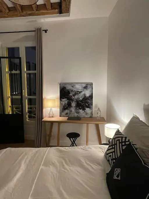Charmant Appartement Au Coeur Du Marais Париж Апартаменты