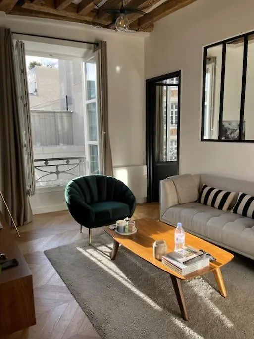 Charmant Appartement Au Coeur Du Marais Париж Апартаменты